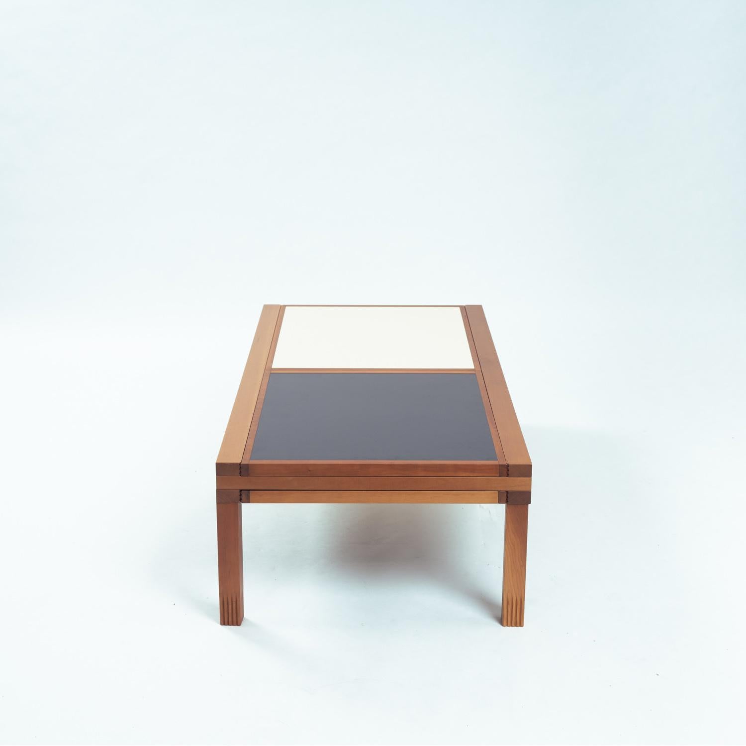 20ième siècle Table basse Bellato de Bernard Vuarnesson avec plateaux réversibles bleu blanc, 1970 en vente