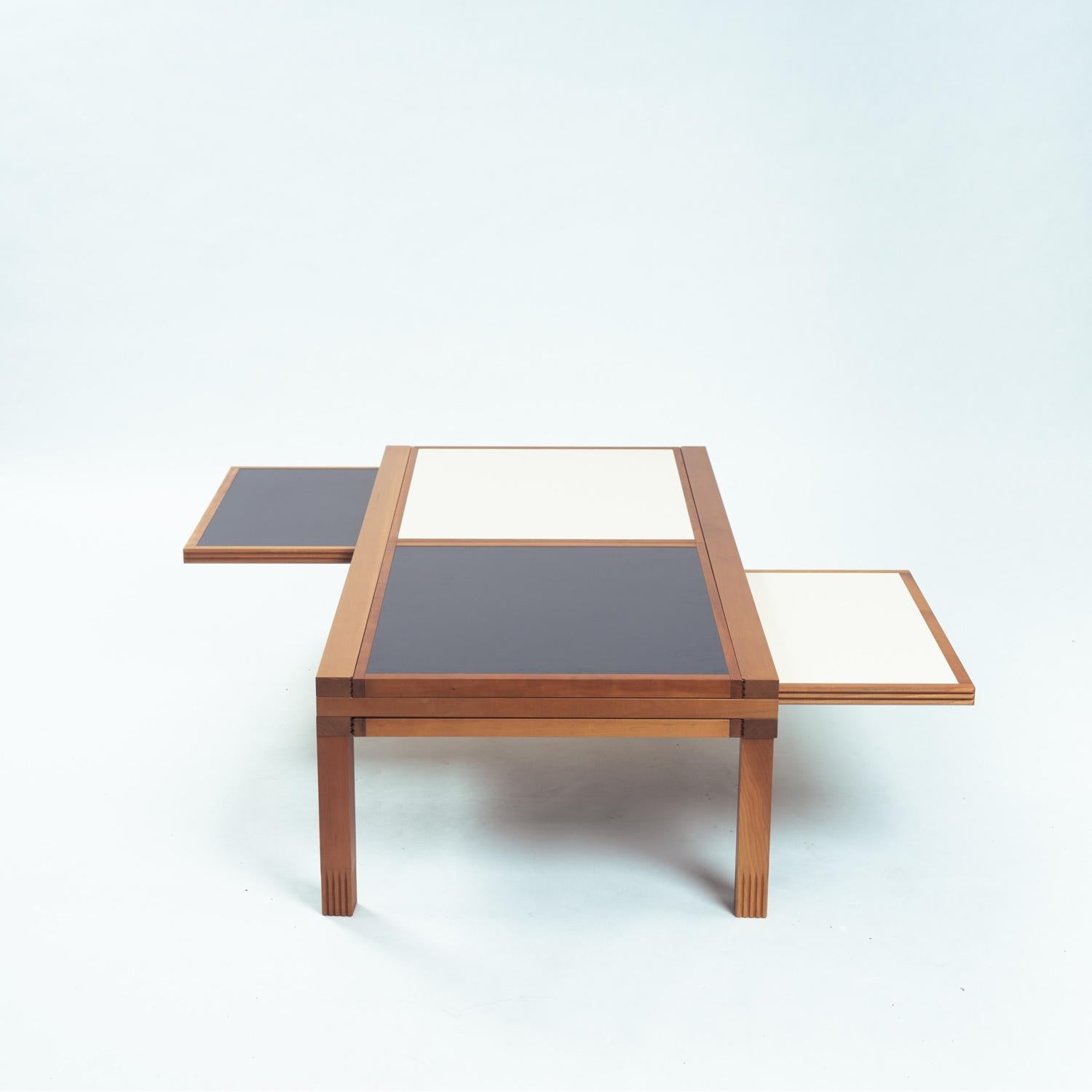 Stratifié Table basse Bellato de Bernard Vuarnesson avec plateaux réversibles bleu blanc, 1970 en vente