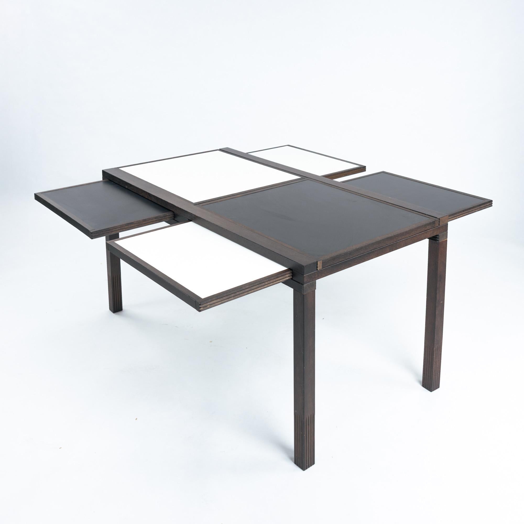 Seltener modularer Schreibtisch-Esstisch PAR6 des französischen Designers Bernard Vuarnesson für Bellato, Italien um 1980.
Auffallend vielseitig (von L bis XL), verspielt und praktisch.

Sechs ausziehbare Tischplatten aus Formica und Dili