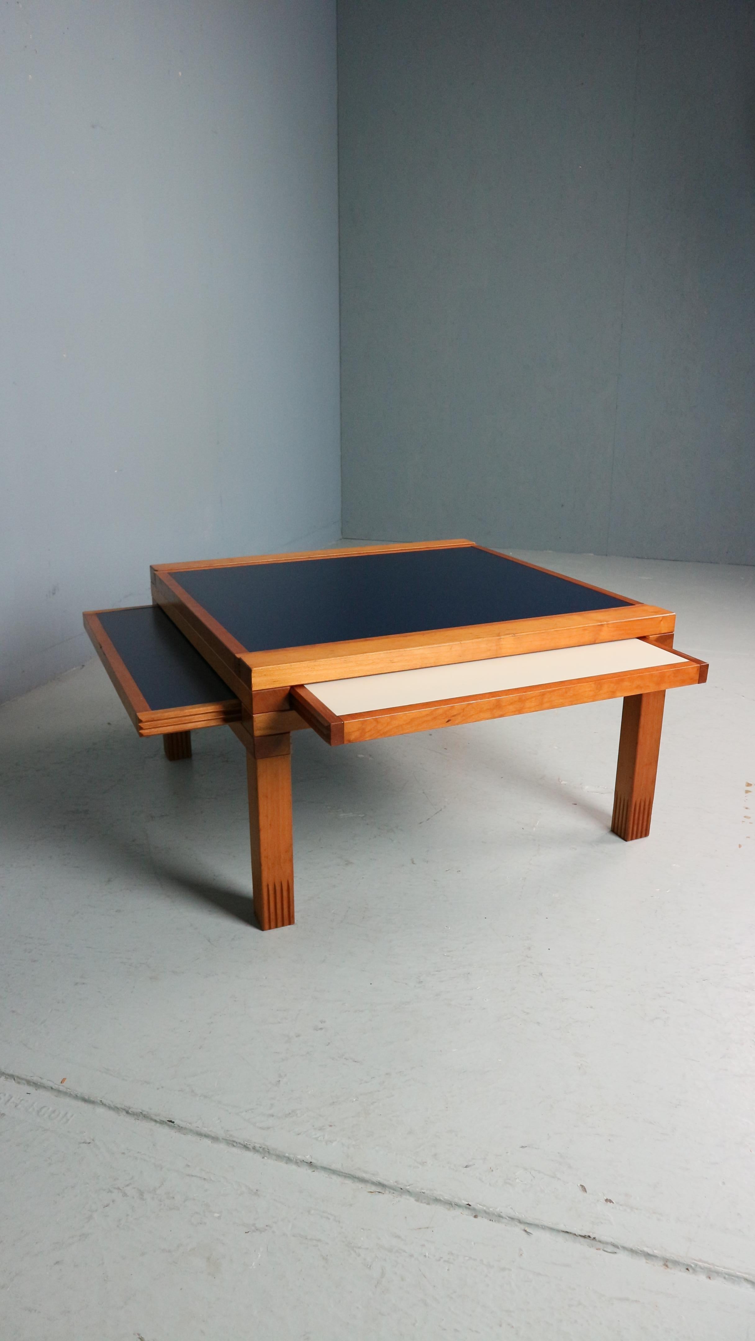Stratifié Bernard Vuarnesson Table 'Hexa' blanche/bleue pour Bellato, Design/One, années 1980