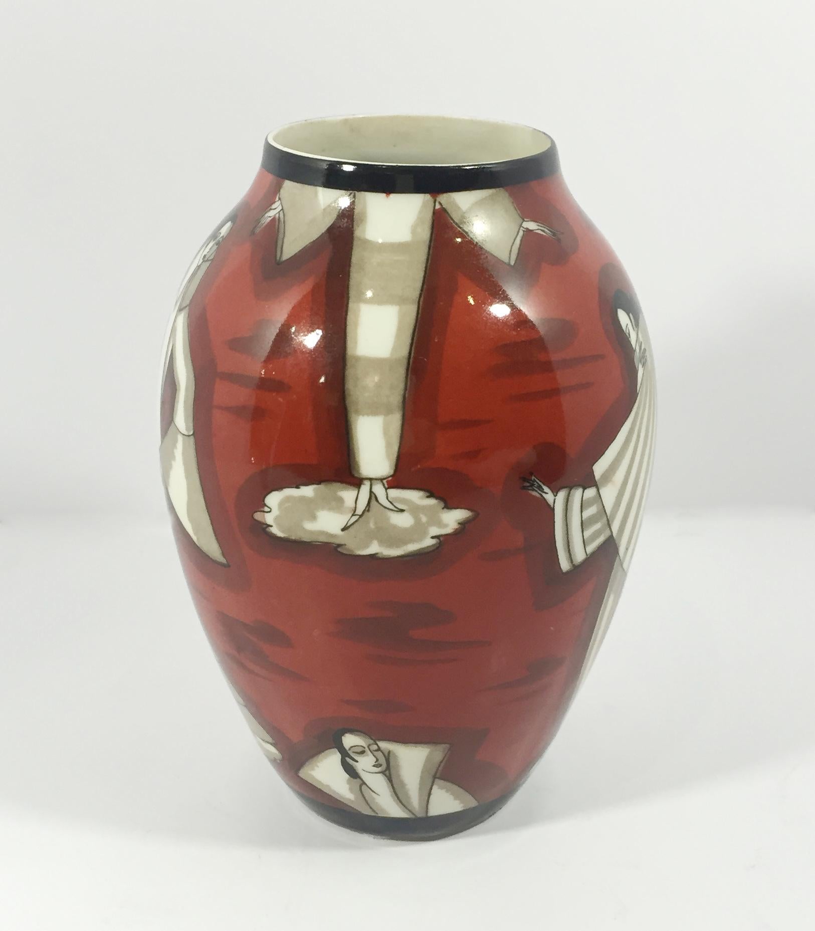 Questo modello di vaso, realizzato da Bernardaud & Co., veniva offerto in omaggio ai migliori clienti del negozio di pellicce 