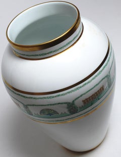 Vase "Folie De Bagatelle" en porcelaine de Limoges Bernardaud