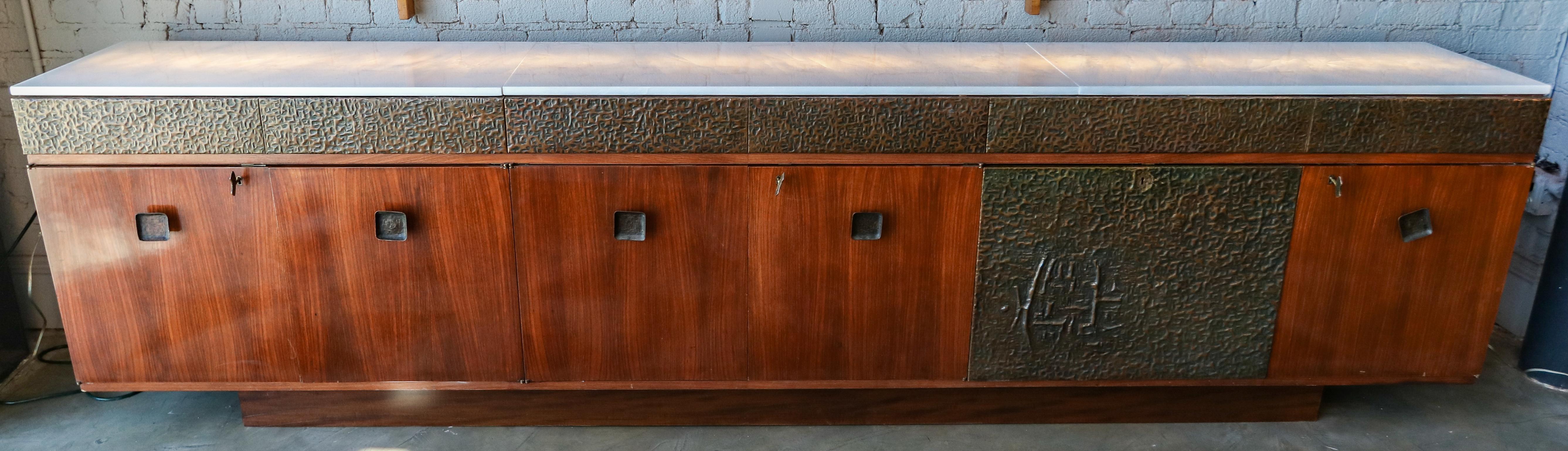 Bernardo Figueiredo Long Brazilian Rosewood Sideboard & Dry Bar with Onyx Top In Good Condition In Los Angeles, CA