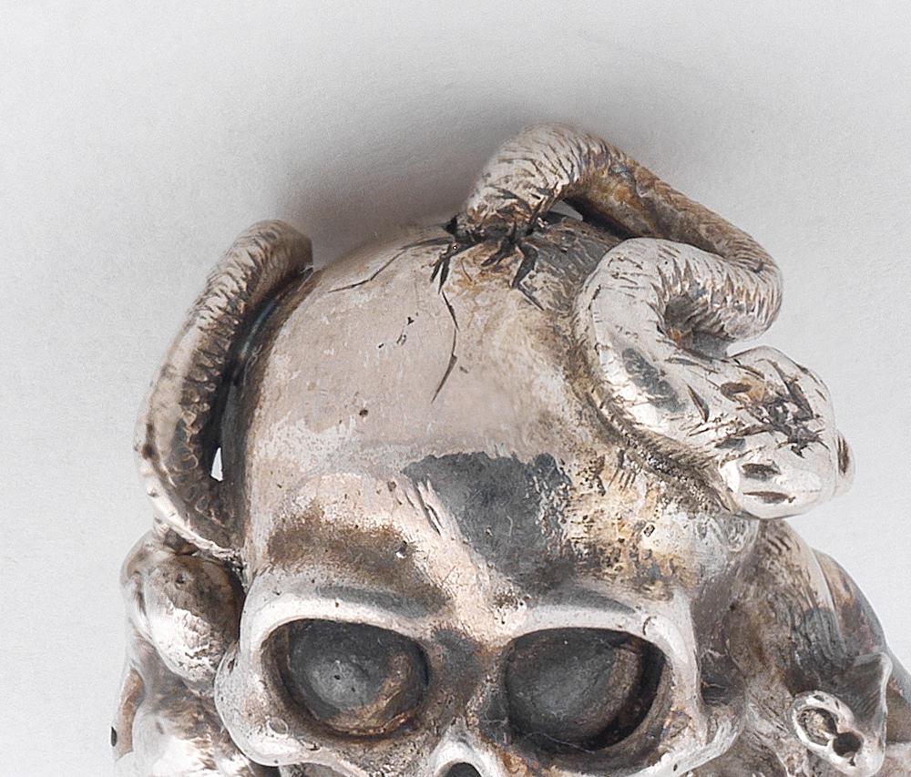 Silver Skull with snake and mouse

Size : 9