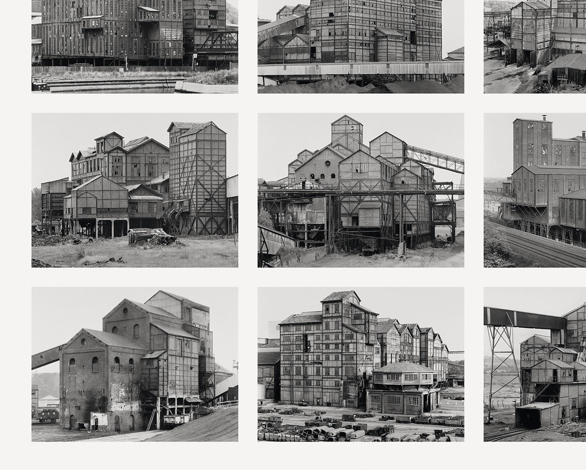 Bernd und Hilla Becher (Deutsche, 1931-2007 und 1934-2015)
Aufbereitungsanlagen (Aufbereitungsanlagen), 2009
Serie: Bild VI von Typologien
Medium: Digitaler Pigmentdruck (Ditone) auf Fotopapier
Abmessungen: 90 x 110 cm (35½ x 43¼