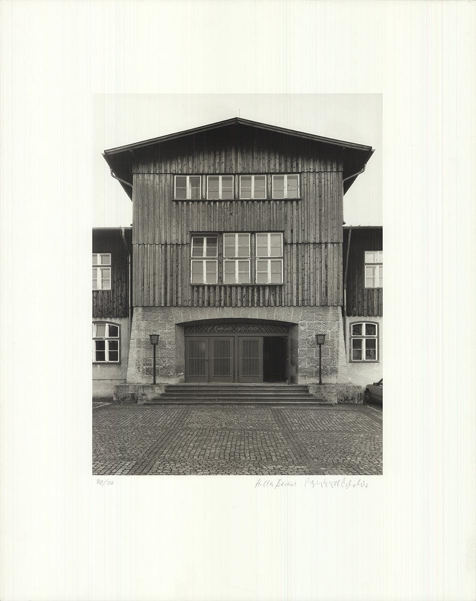 Bernd und Hilla Becher 'Haus Lannegan' 1994- Offsetlithographie- Signiert – Print von Bernd and Hilla Becher