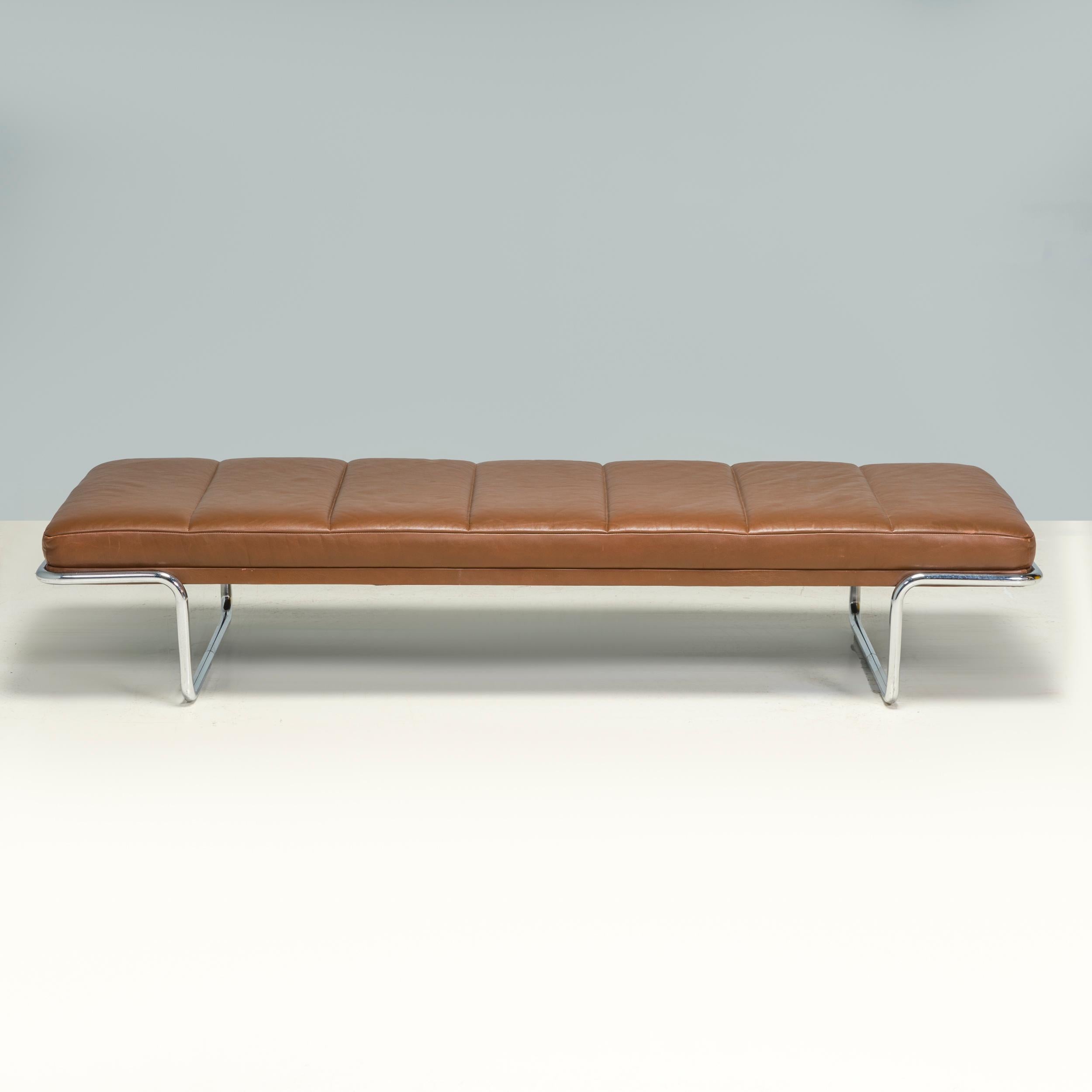 Originally designed by Bernd Münzebrock in 1973 and manufactured by Walter Knoll, this daybed is reminiscent of the iconic Bauhaus designs from the 1930s.

Constructed from a chrome plated tubular steel frame, the legs are cantilevered at each end,