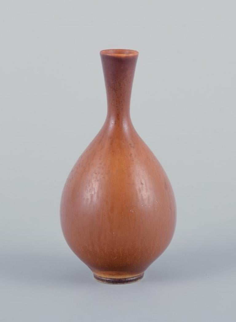Berndt Friberg (1899-1981) for Gustavsberg, Sweden.
Miniature ceramic vase with glaze in brown shades.
Mid-20th century.
Signed.
In perfect condition.
Dimensions: H 6.0 cm x D 3.0 cm.