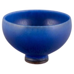 Berndt Friberg (1899-1981) for Gustavsberg Studio. Miniature bowl in blue glaze
