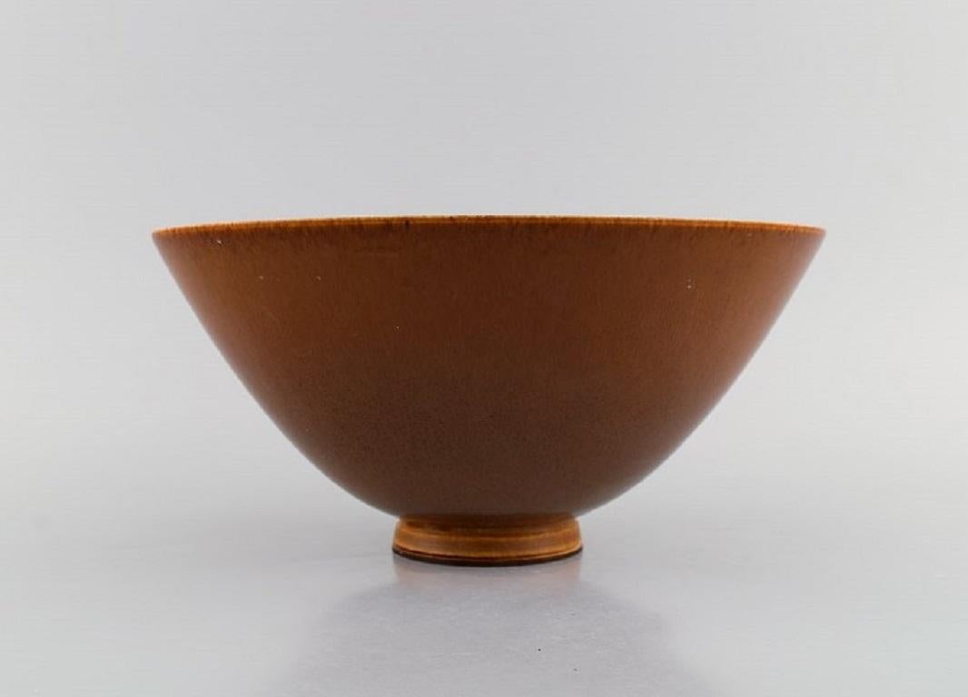 Berndt Friberg (1899-1981) for Gustavsberg Studio. Bowl in glazed ceramics. Beautiful glaze in brown shades. Dated 1950.
Measures: 23 x 11 cm.
In excellent condition.
Signed.