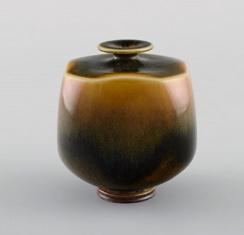 Berndt Friberg (1899-1981) for Gustavsberg Studiohand. Miniature vase in glazed stoneware. 
Beautiful glaze in brown shades. Mid-20th century.
Measures: 6.5 x 6.5 cm.
In excellent condition.
Signed.