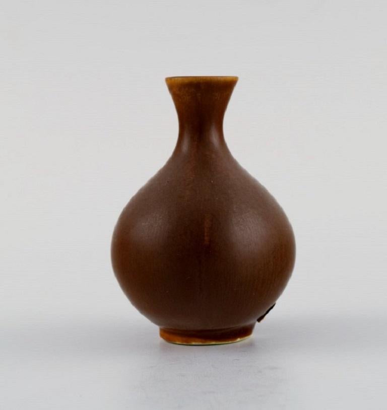 Berndt Friberg (1899-1981) for Gustavsberg Studiohand. 
Vase in glazed ceramics. Beautiful glaze in brown shades. 
1960s.
Measures: 8 x 6.5 cm.
In excellent condition.
Sticker.