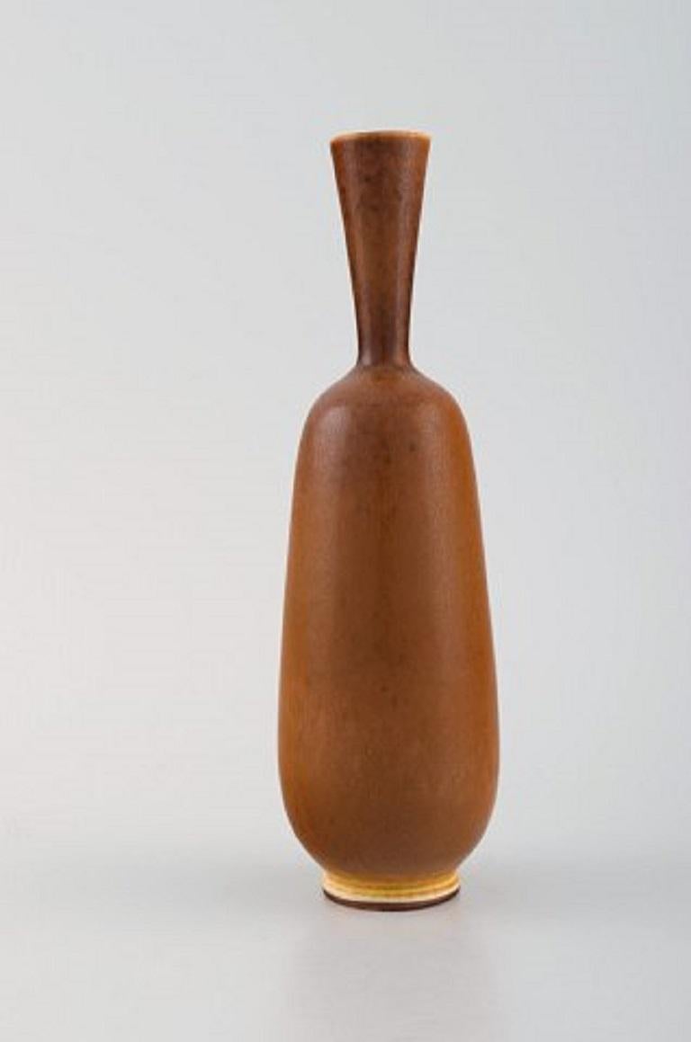 Berndt Friberg (1899-1981) for Gustavsberg Studiohand. Vase in glazed stoneware.
Beautiful glaze in light brown shades. Dated 1964.
Measures: 19 x 5.5 cm.
In excellent condition.
Signed.
  