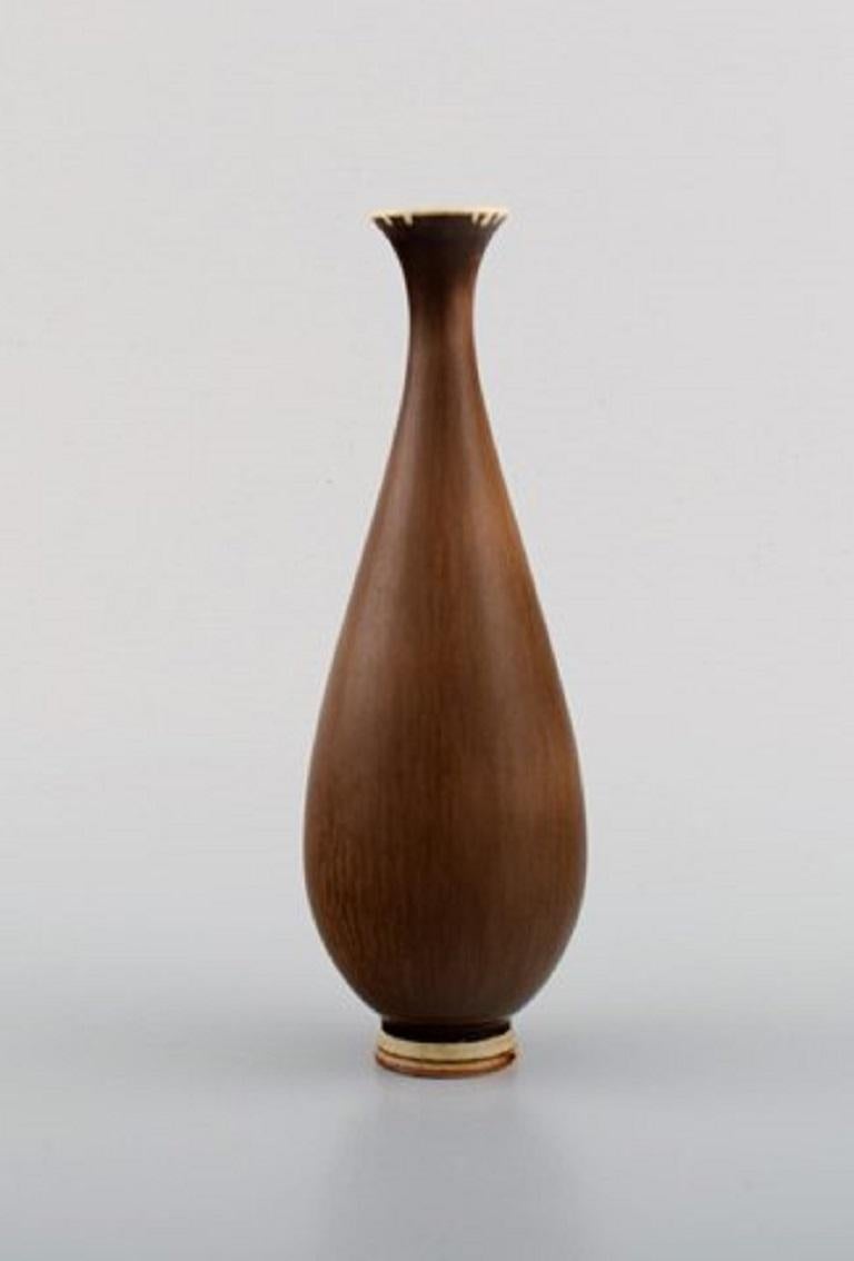 Berndt Friberg (1899-1981) for Gustavsberg Studiohand. Vase in glazed stoneware.
Beautiful glaze in brown shades. Dated 1961.
Measures: 16.5 x 6 cm.
In excellent condition.
Signed.
