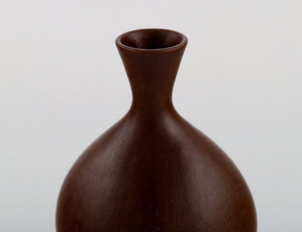 Berndt Friberg (1899-1981) for Gustavsberg Studiohand. Vase in glazed stoneware. 
Beautiful glaze in brown shades. 1960s.
Measures: 13.3 x 9.5 cm.
In excellent condition.
Stamped.