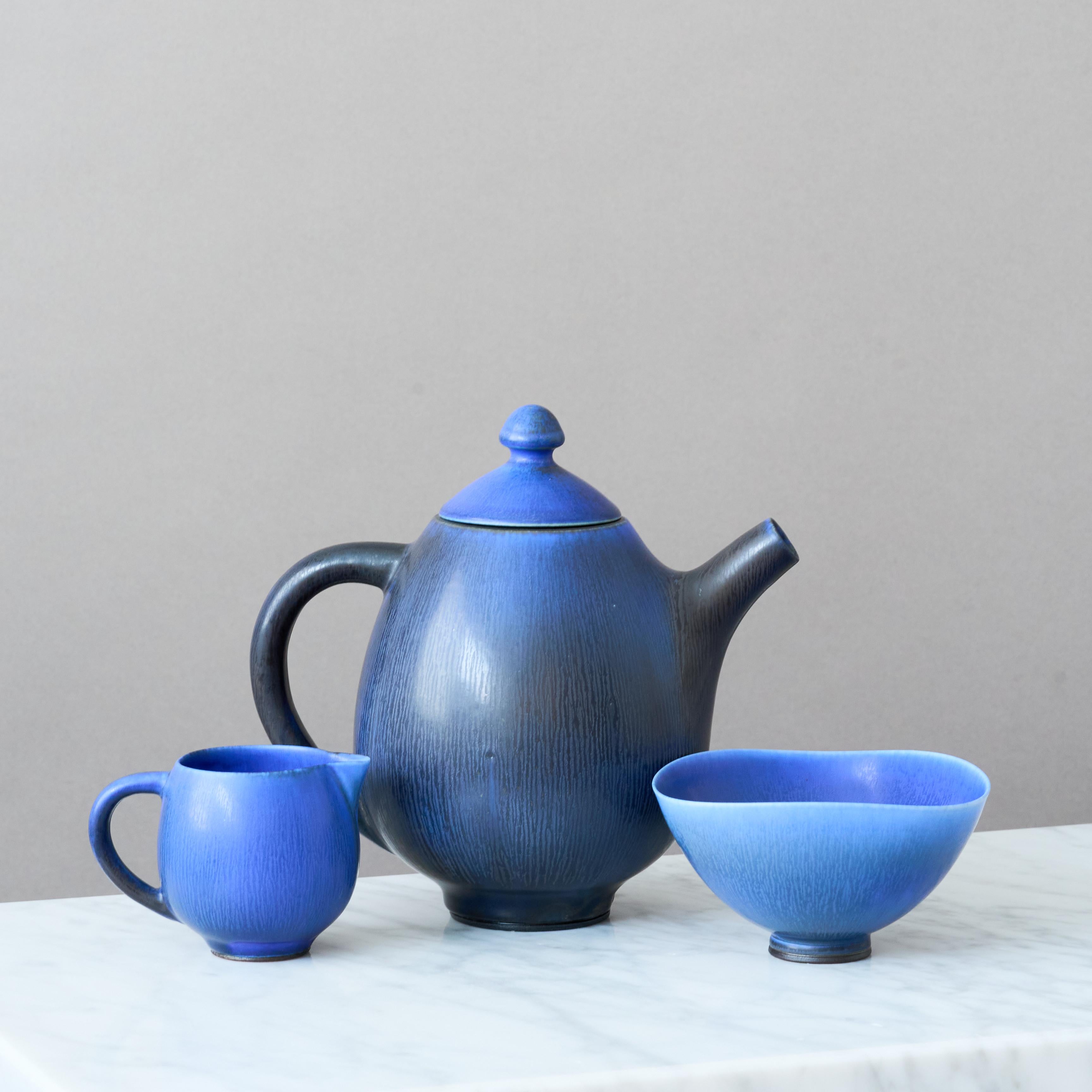 Scandinavo moderno Berndt Friberg, Servizio da tè in gres blu a 3 pezzi, Studio A, Svezia, 1955 in vendita