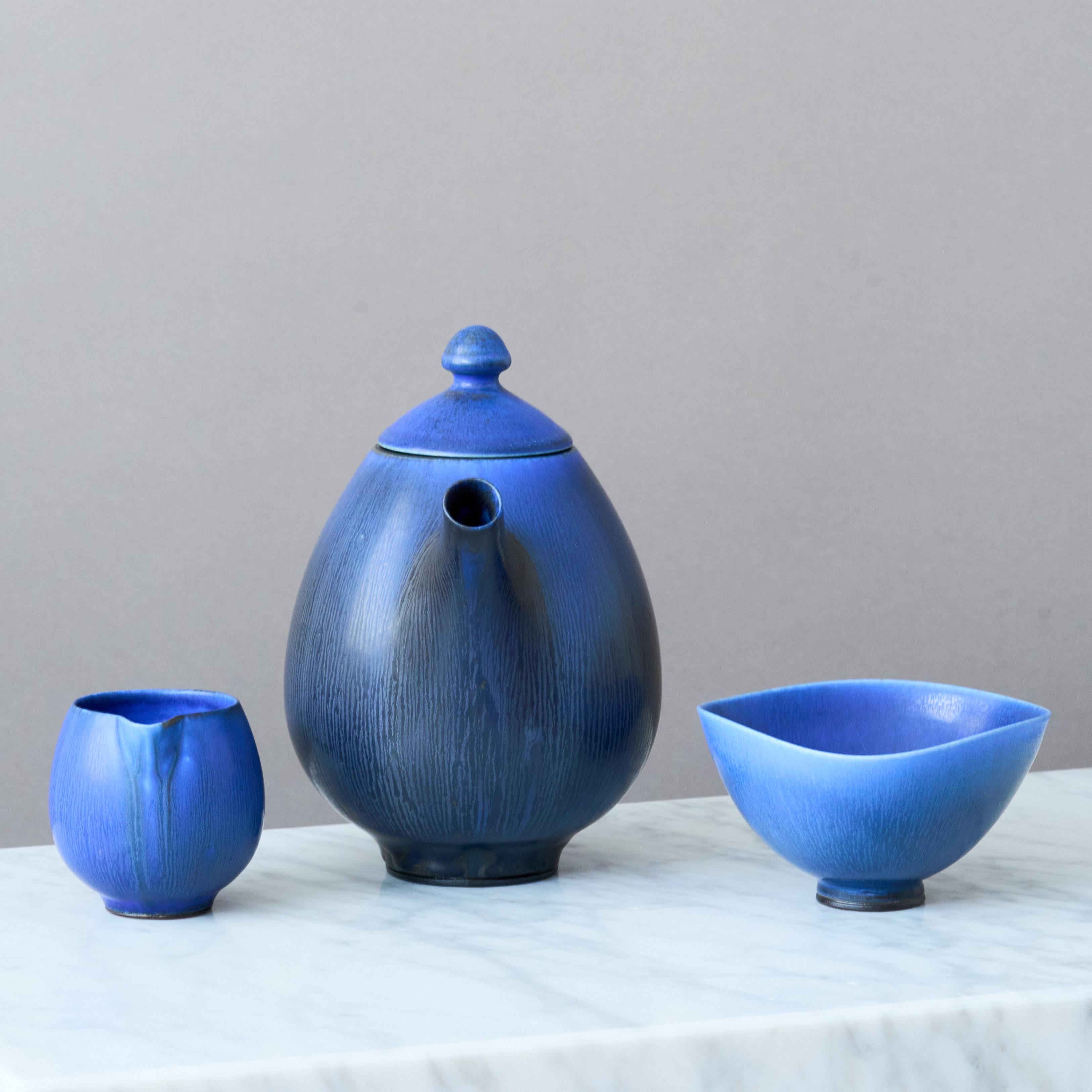 Berndt Friberg, Servizio da tè in gres blu a 3 pezzi, Studio A, Svezia, 1955 In condizioni buone in vendita a Malmö, SE