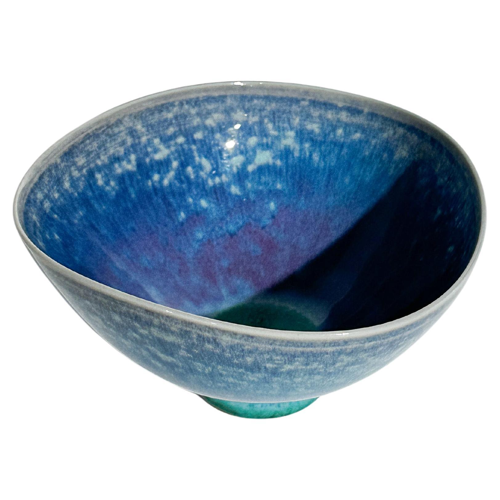 Cuenco de gres de Berndt Friberg, vaciado y esmaltado por el propio maestro en su taller de la fábrica de porcelana de Gustavsberg, Suecia.

Precioso esmalte 