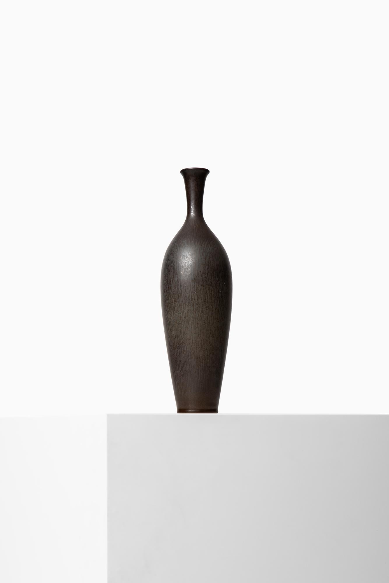 Scandinave moderne Vase en céramique Berndt Friberg de Gustavsberg en Suède en vente