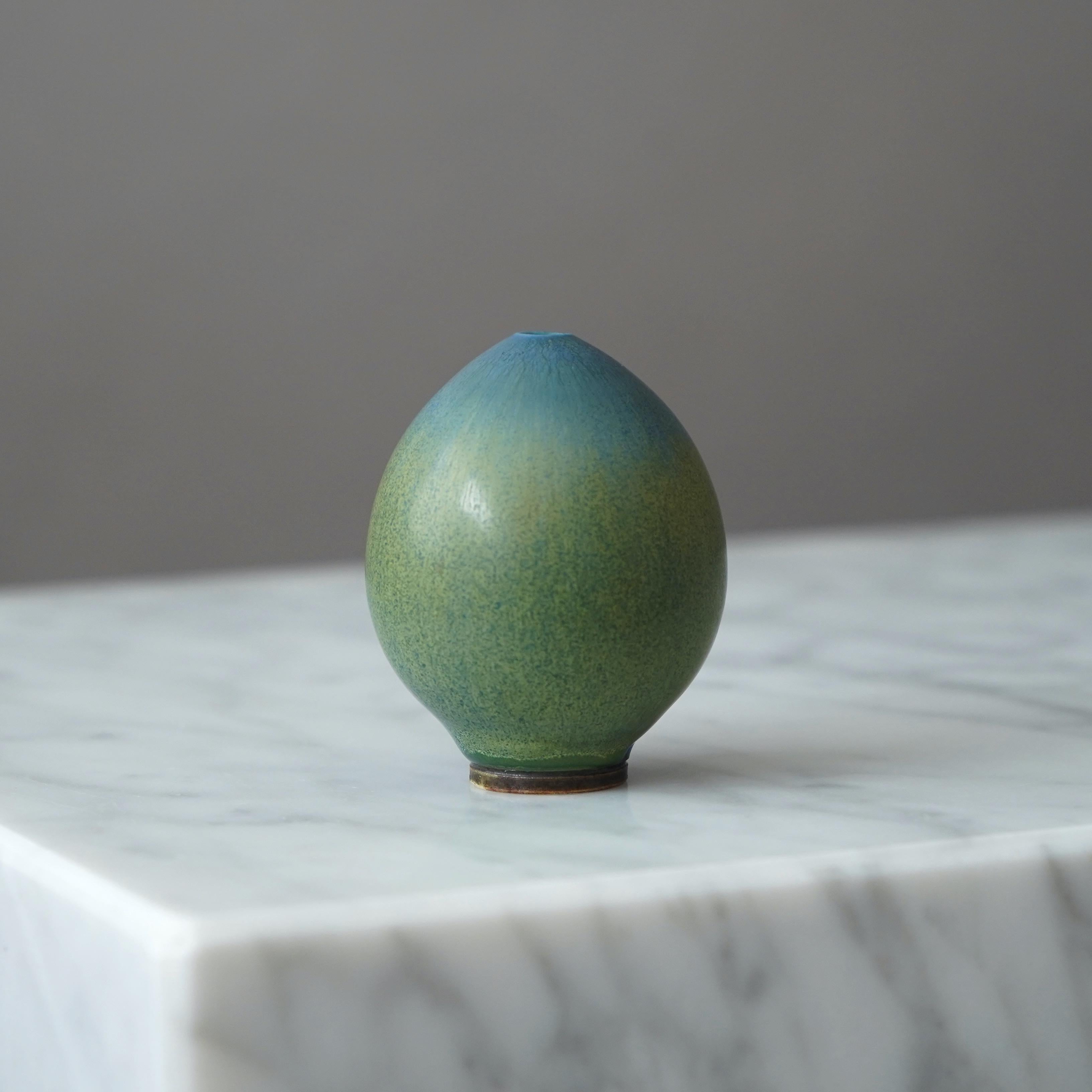 Svedese Berndt Friberg, Vaso in gres a forma di uovo, Studio A, Svezia, 1965 in vendita
