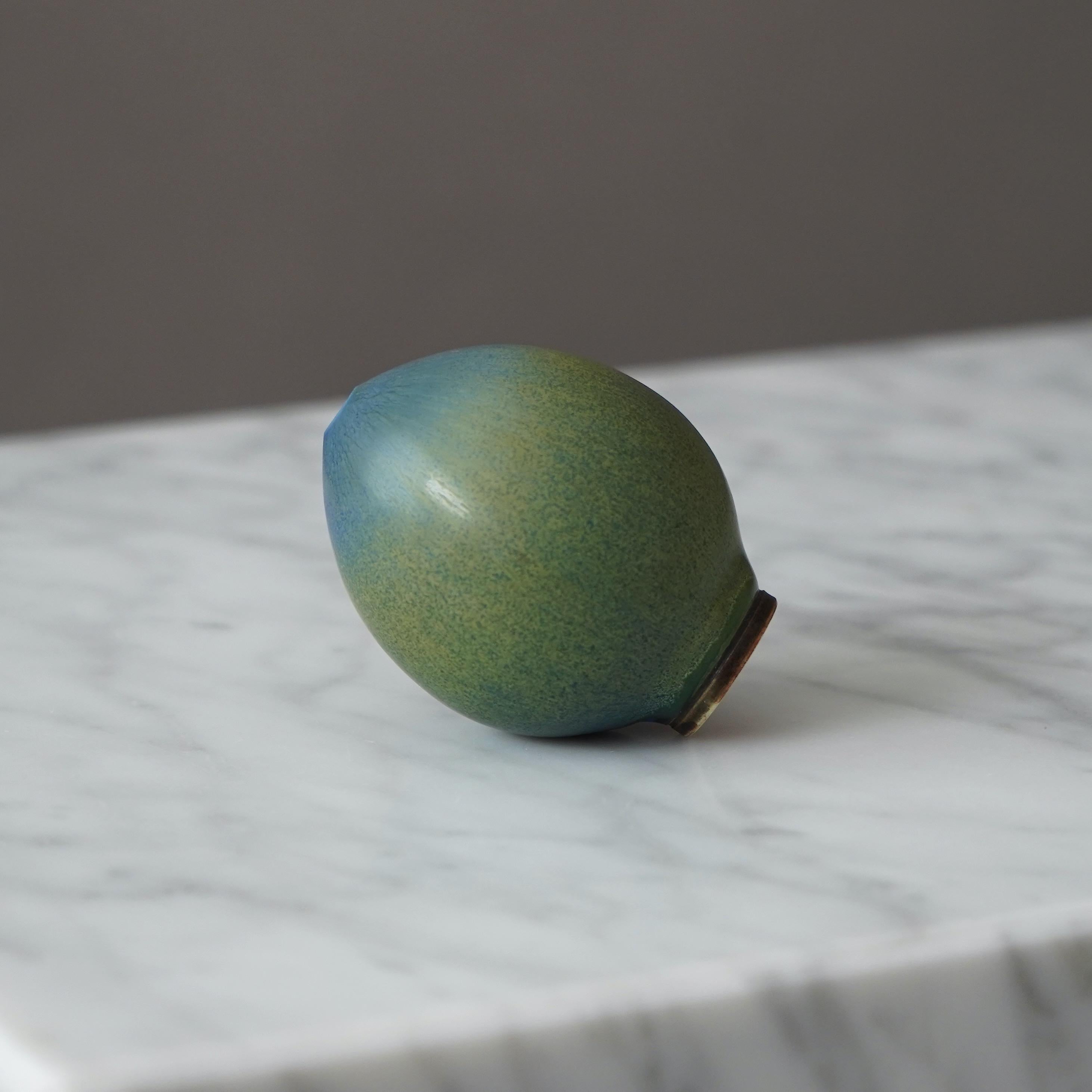Berndt Friberg, Vaso in gres a forma di uovo, Studio A, Svezia, 1965 In condizioni buone in vendita a Malmö, SE