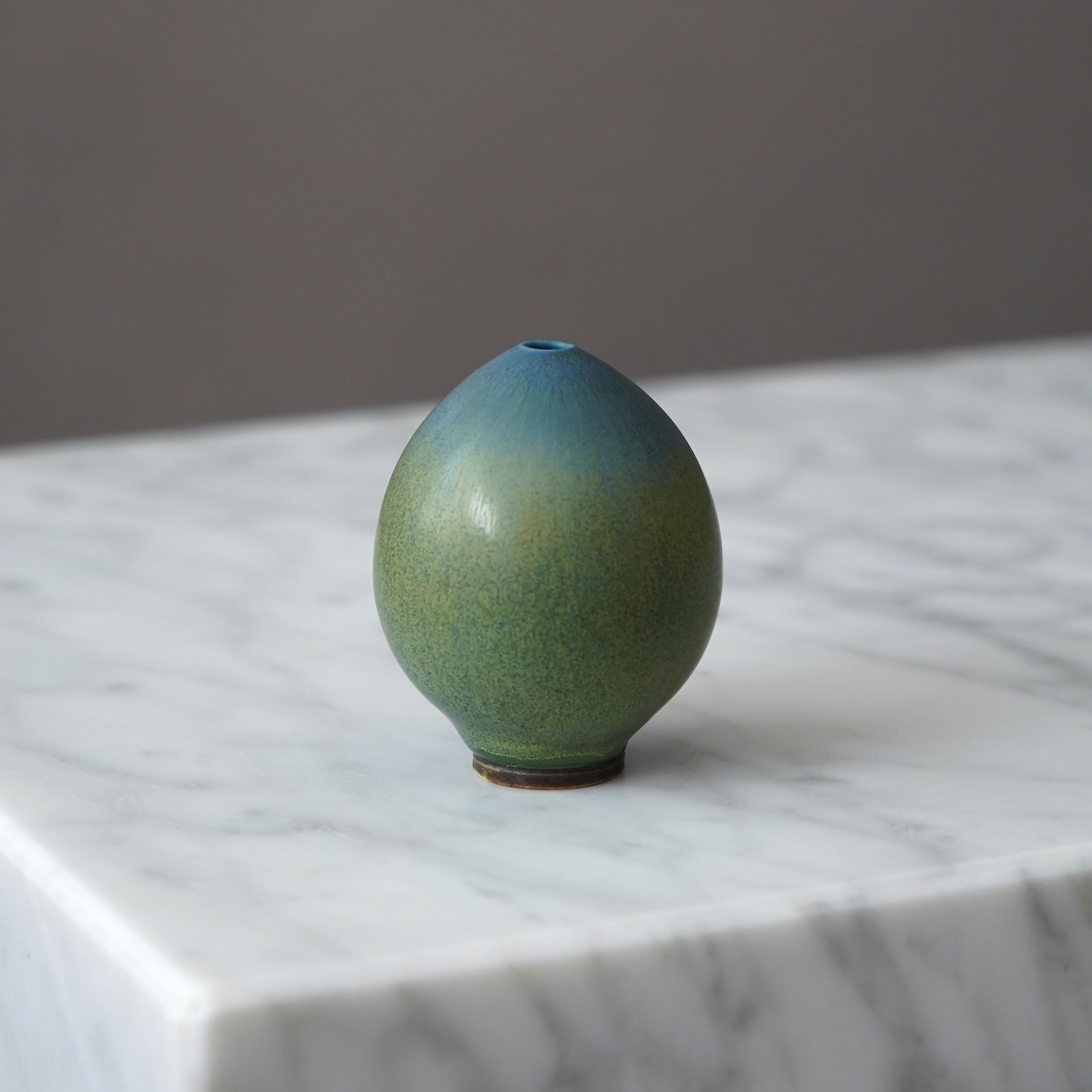 Ceramica Berndt Friberg, Vaso in gres a forma di uovo, Studio A, Svezia, 1965 in vendita