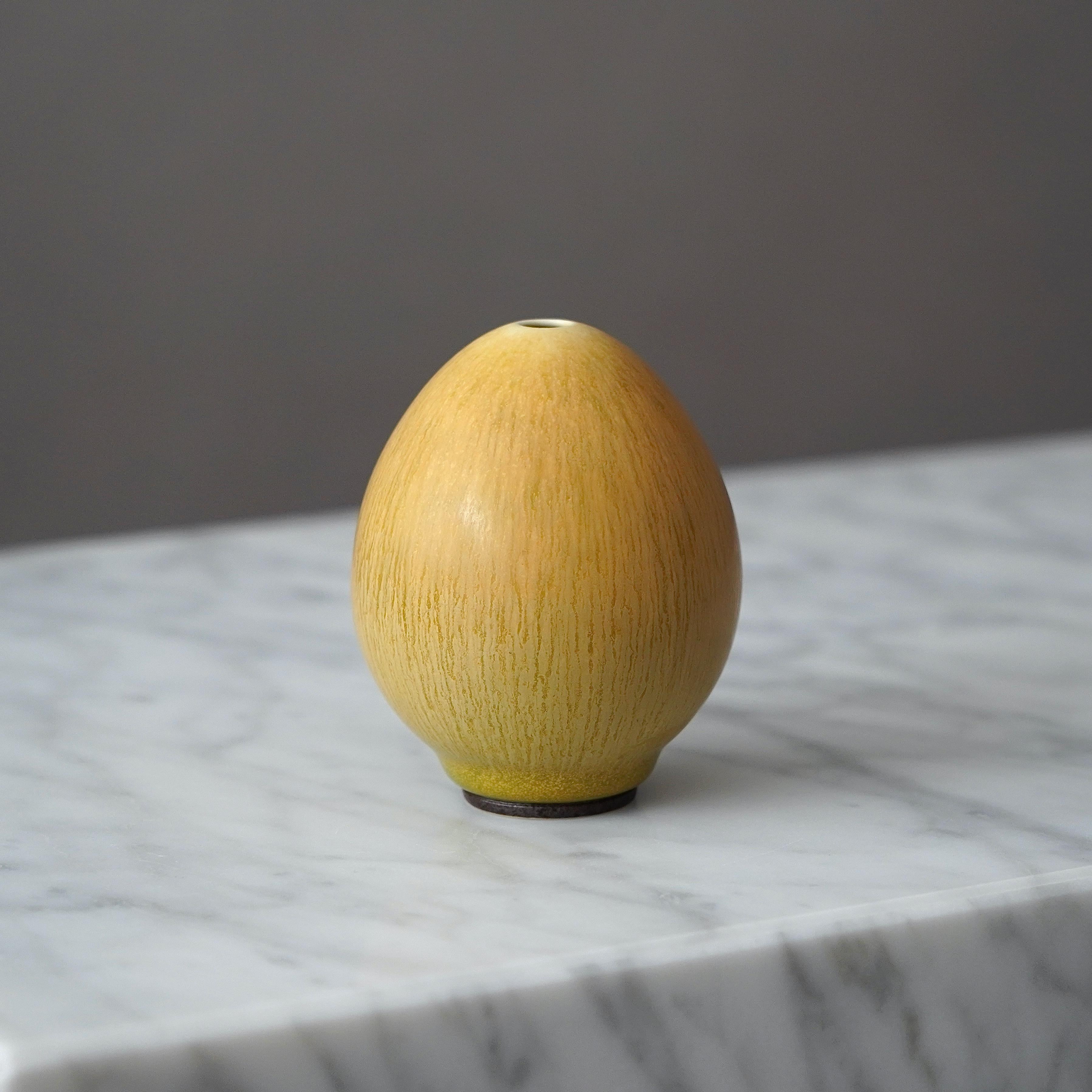 Berndt Friberg, Vaso in gres a forma di uovo, Studio A, Svezia, 1969 in vendita 3