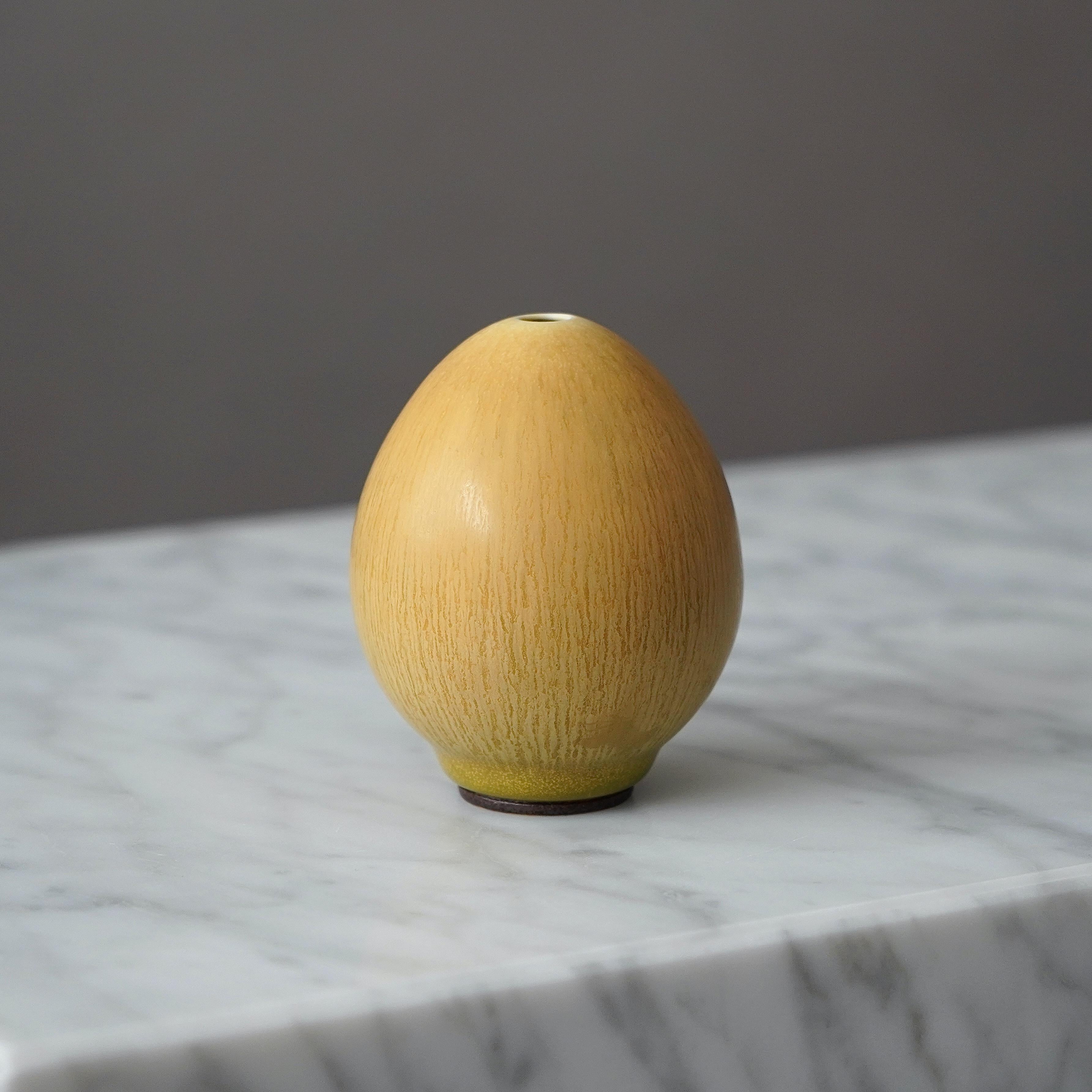Berndt Friberg, Vaso in gres a forma di uovo, Studio A, Svezia, 1969 in vendita 1