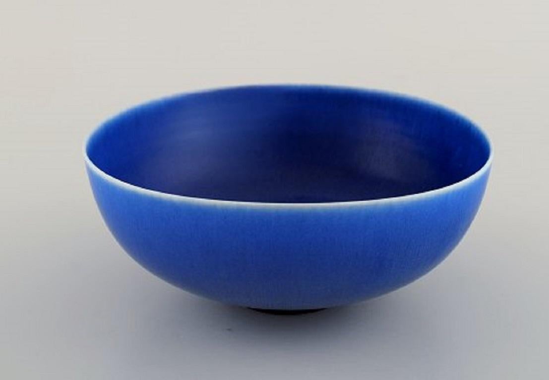 Berndt Friberg for Gustavsberg. Bowl on foot in glazed ceramics. Beautiful glaze in shades of blue, 1950s.
Measures: 16 x 6.5 cm.
Stamped.
In excellent condition.