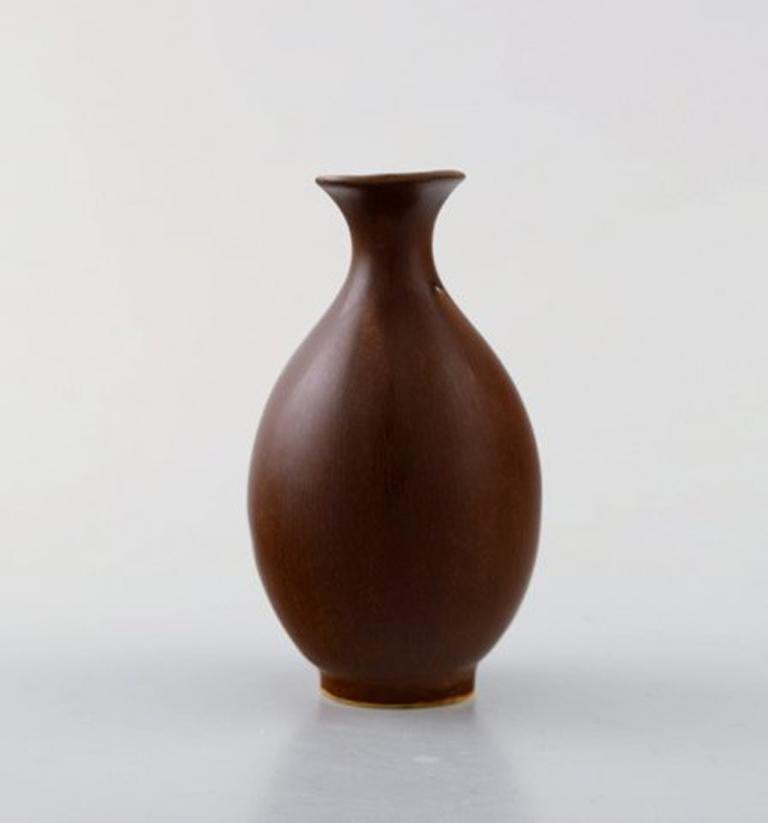 Berndt Friberg for Gustavsberg. Modernist jug in ceramics. Beautiful glaze in brown shades. 1960s.
In good condition.
Measures: 9.5 x 6 cm.