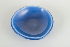 Berndt Friberg per Gustavsberg. Ciotola in gres con ricco smalto blu. Anni '60/70