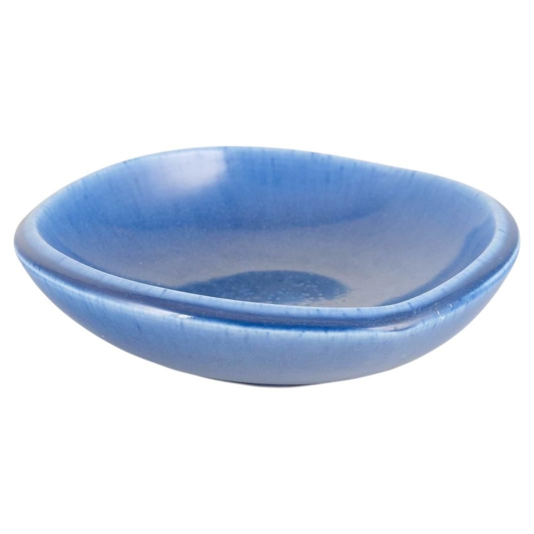 Berndt Friberg for Gustavsberg. Stoneware bowl with rich blue glaze. 1960s/70s