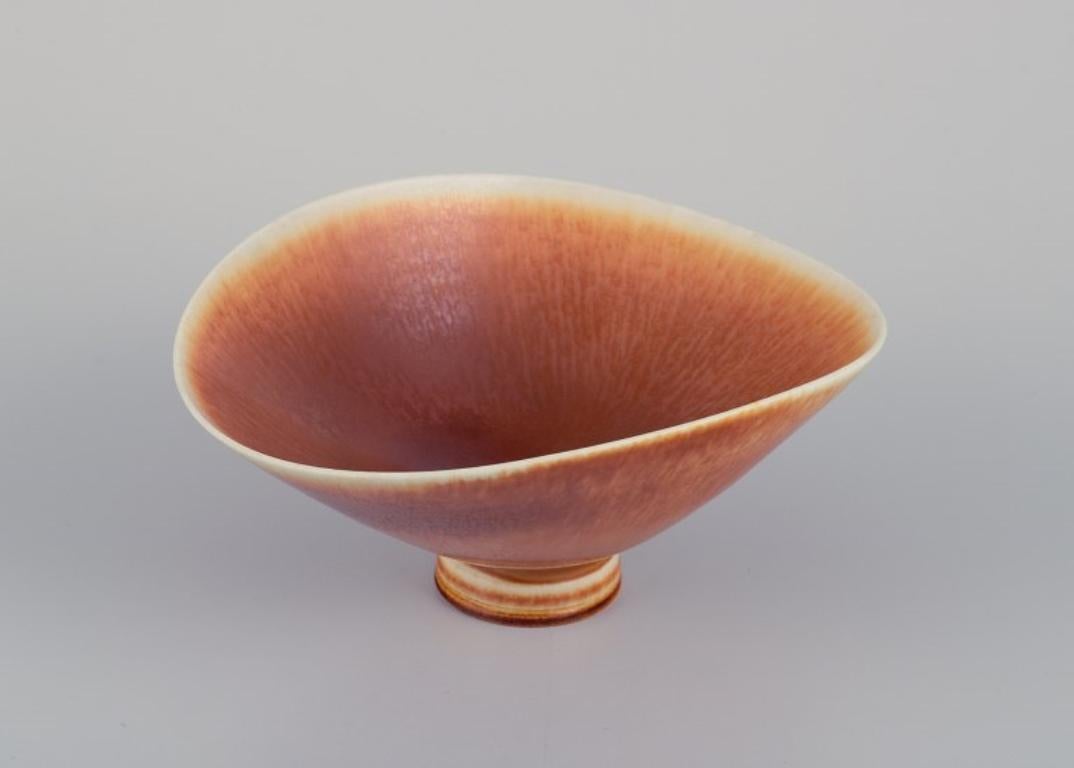 Berndt Friberg (1899-1981) for Gustavsberg Studio. 
Unique ceramic bowl in light brown hare's fur glaze.
Signed. 
Stamped with the Gustavsberg Studio hand mark.
Mid-20th c.
Year letter E. Dated 1963
In perfect condition.
Dimensions: Width 13.5 cm x