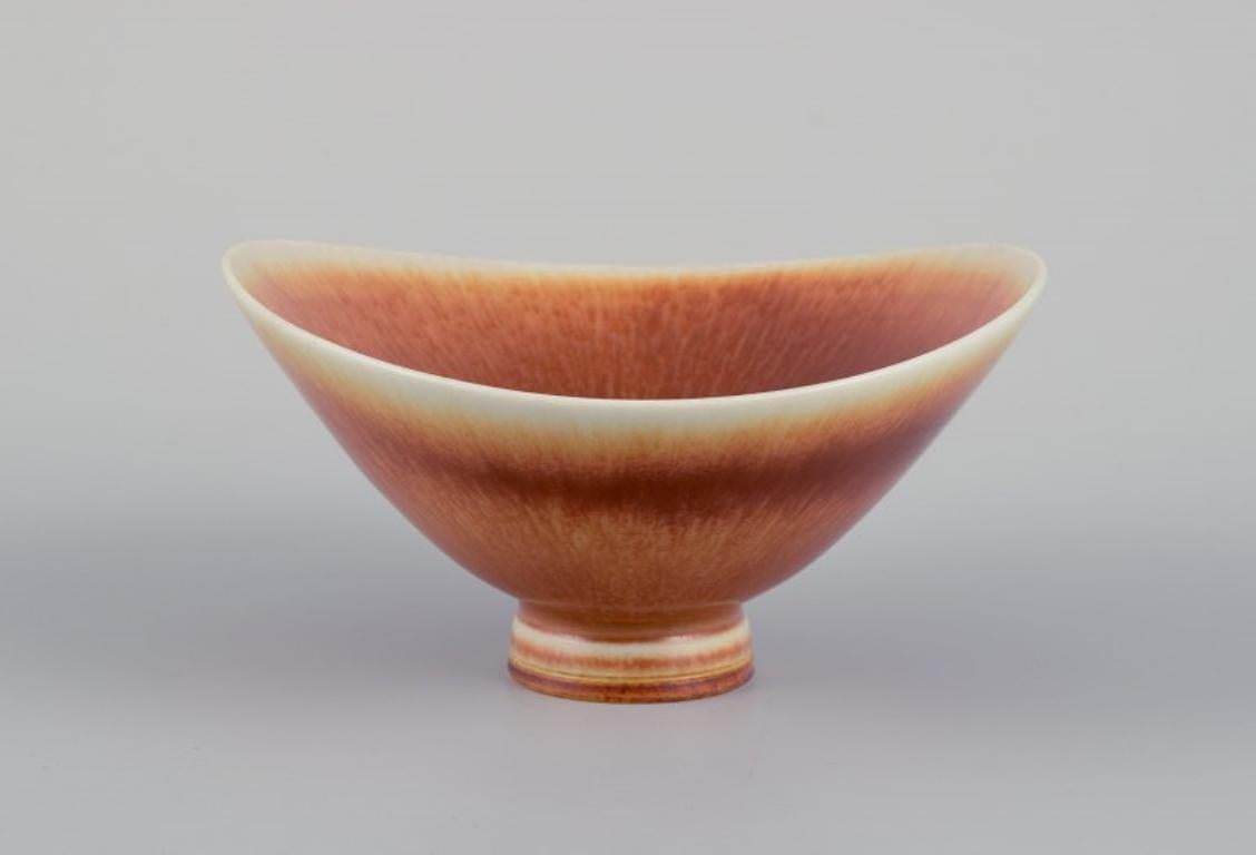 Scandinavian Modern Berndt Friberg for Gustavsberg Studio. Ceramic bowl with light brown glaze, 1963 For Sale