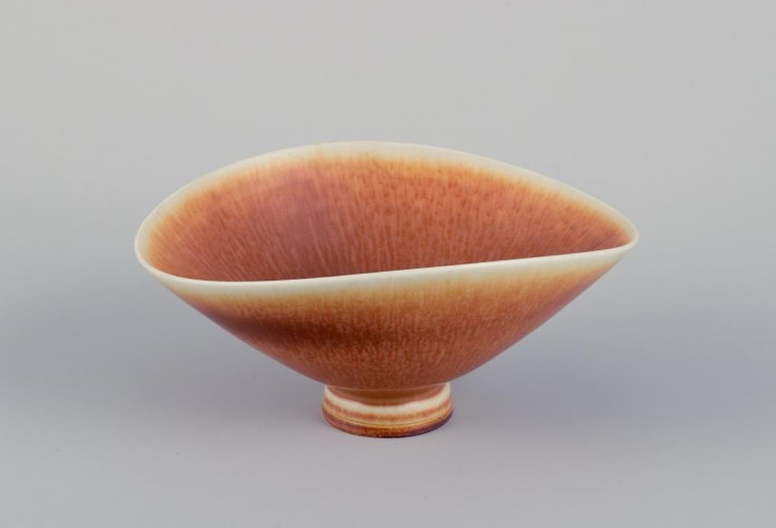 Swedish Berndt Friberg for Gustavsberg Studio. Ceramic bowl with light brown glaze, 1963 For Sale