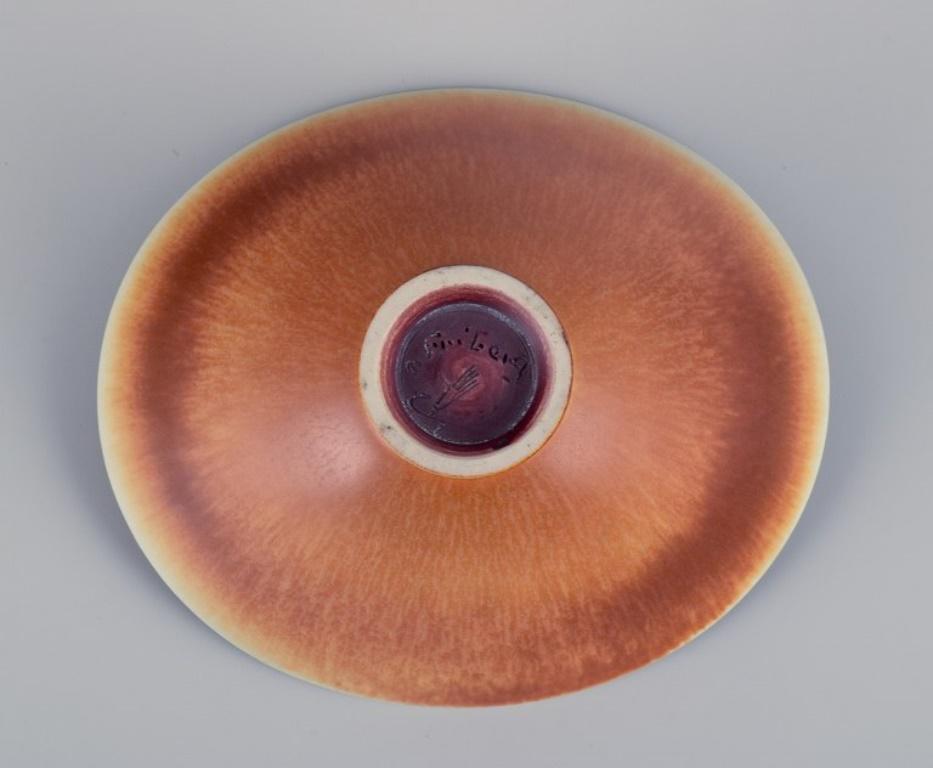 Berndt Friberg for Gustavsberg Studio. Ceramic bowl with light brown glaze, 1963 For Sale 2
