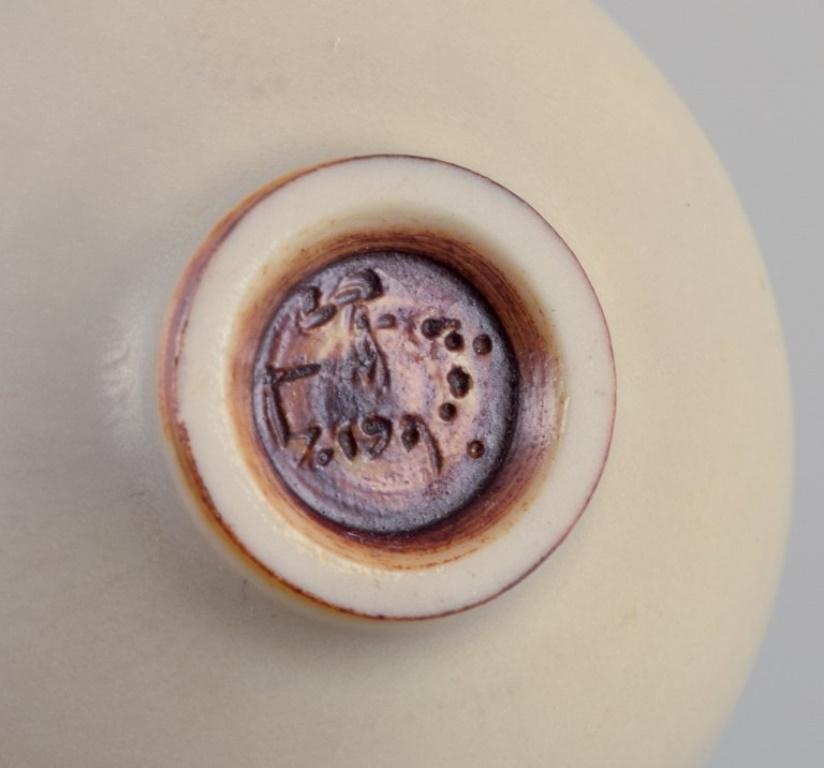 Berndt Friberg (1899-1981) for Gustavsberg Studio.
Miniature bowl in glazed ceramic. Glaze in light shades.
Mid-20th century.
In perfect condition.
Signed.
With 