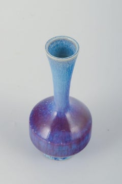 Berndt Friberg für Gustavsberg Studio. Kleine Vase aus Steingut mit Aniara-Glasur.