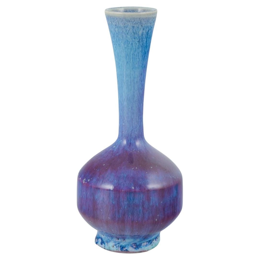 Berndt Friberg pour Gustavsberg Studio. Petit vase en grès à glaçure Aniara. en vente