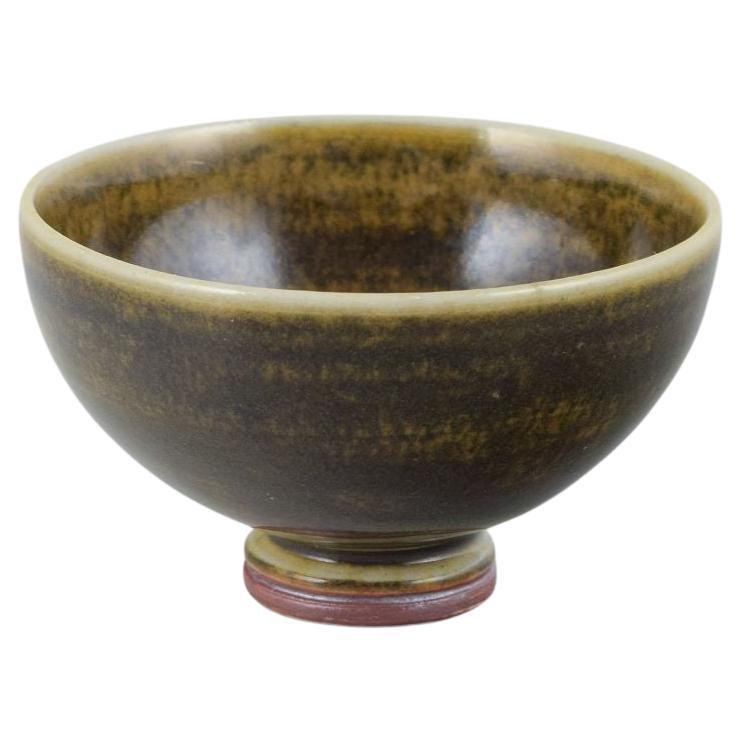 Berndt Friberg per Gustavsberg Studio, Svezia. Piccola ed elegante ciotola in gres.