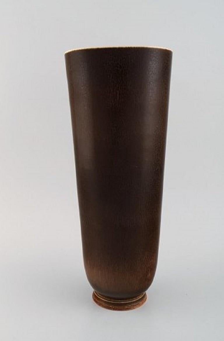 Berndt Friberg (1899-1981) for Gustavsberg Studio.
Large vase in glazed stoneware. 
Beautiful glaze in brown shades. Dated 1971.
Measures: 36.5 x 16.3 cm.
In excellent condition.
Signed.