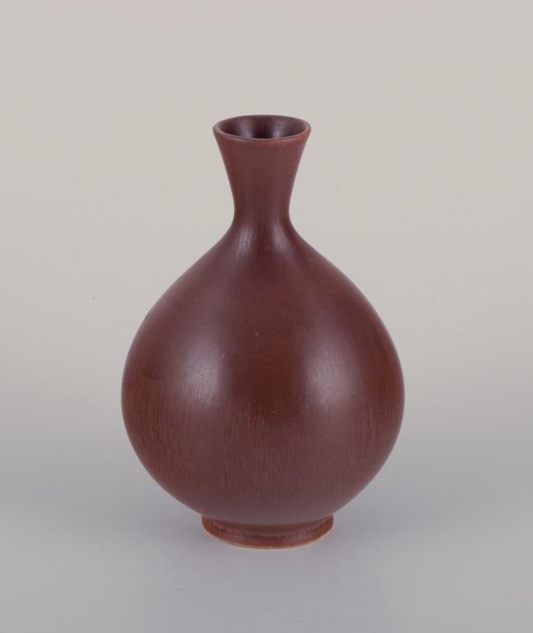 Berndt Friberg (1899-1981) for Gustavsberg, Sweden. 
Ceramic vase with brown glaze. Bulbous shape.
From the 1960/1970s.
Three labels.
Perfect condition.
Dimensions: H 13.2 cm x D 9.0 cm.

Berndt Friberg is widely recognized as one of the prominent