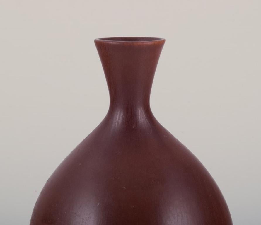 Scandinavian Modern Berndt Friberg for Gustavsberg, Sweden. Ceramic vase with brown glaze For Sale