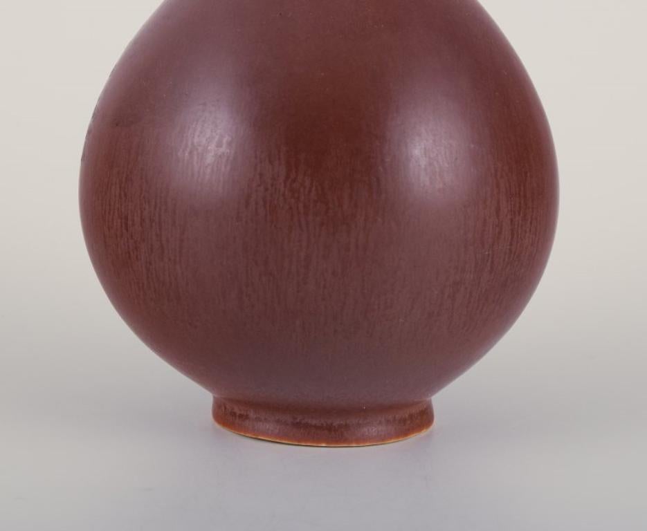 Swedish Berndt Friberg for Gustavsberg, Sweden. Ceramic vase with brown glaze For Sale
