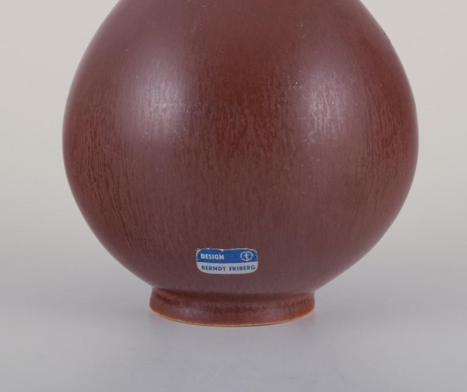 Berndt Friberg for Gustavsberg, Sweden. Ceramic vase with brown glaze In Excellent Condition For Sale In Copenhagen, DK
