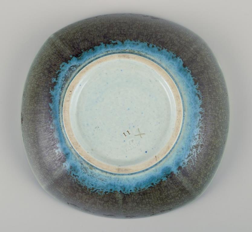 Metà XX secolo Berndt Friberg per Gustavsberg, Svezia. Ciotola in ceramica 
