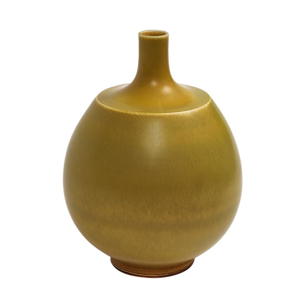 Vaso di Berndt Friberg per Gustavsberg, Gres, Giallo, Firmato In condizioni buone in vendita a New York, NY