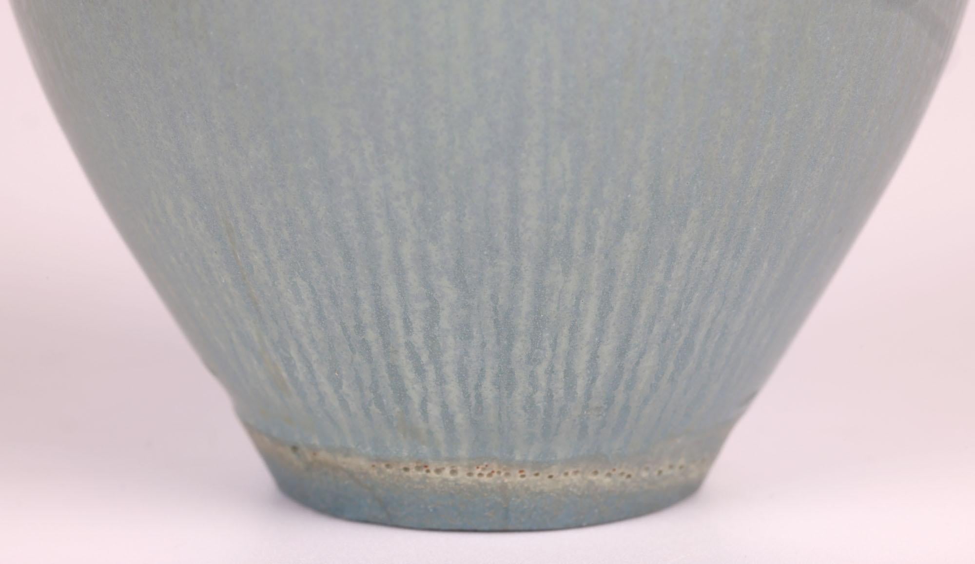 Suédois Berndt Friberg Gustavsberg Vase miniature en poterie Studio Pottery Celadon en vente