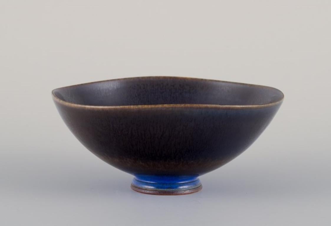 Berndt Friberg (1899-1981) for Gustavsberg Studio, Sweden. 
Unique ceramic bowl with glaze in blue-green tones.
Mid-20th century.
Signed.
In excellent condition with glaze imperfections from the production inside the top. See photo.
Dimensions: