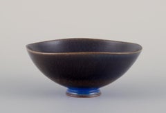 Berndt Friberg, Studio A. Gustavsberg. Ciotola in ceramica con smalto nei toni del blu-verde